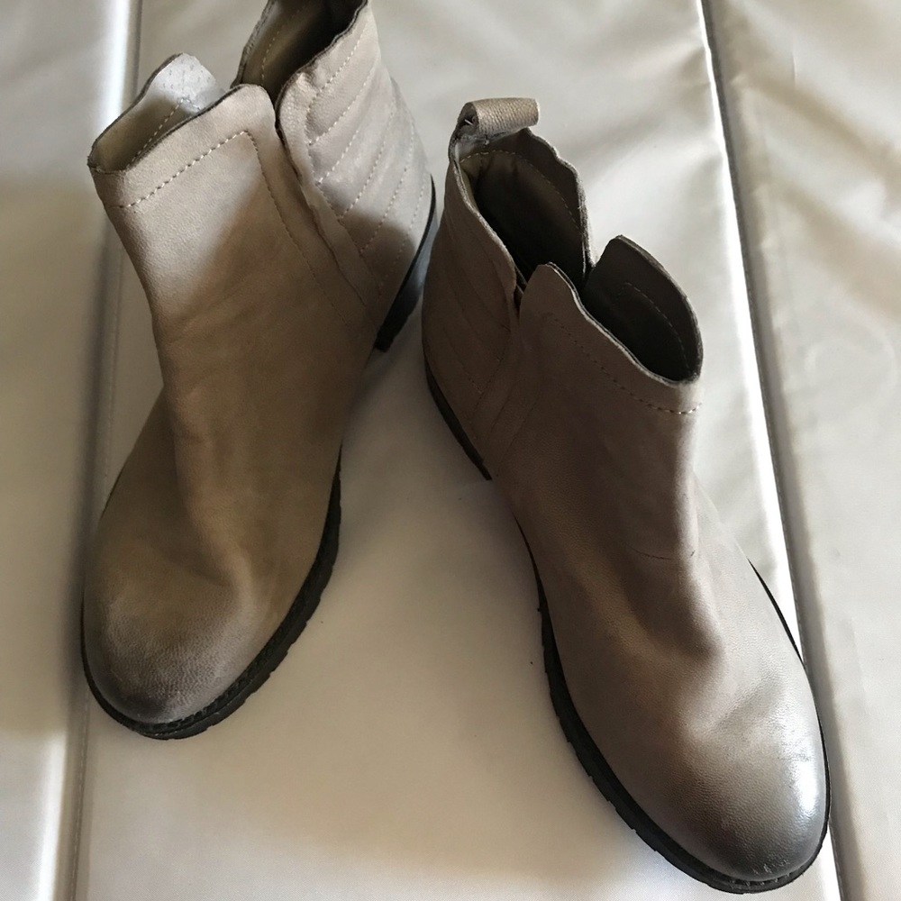 New Steve Madden Gray Booties size 6